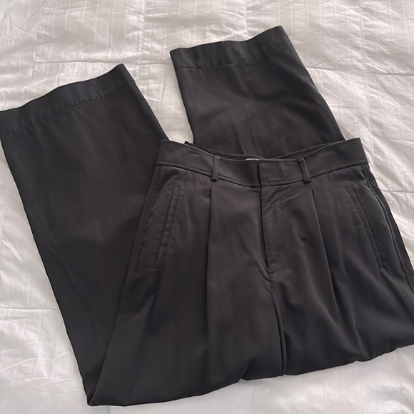 Everlane Way High Drape Pants in Black 8S - Picture 4 of 11